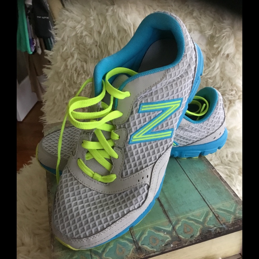 ~NEW BALANCE ~ Woman’s 630V2 RUNNING Athletic shoe